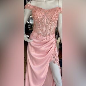 This dress is in really great condition, and was used once!